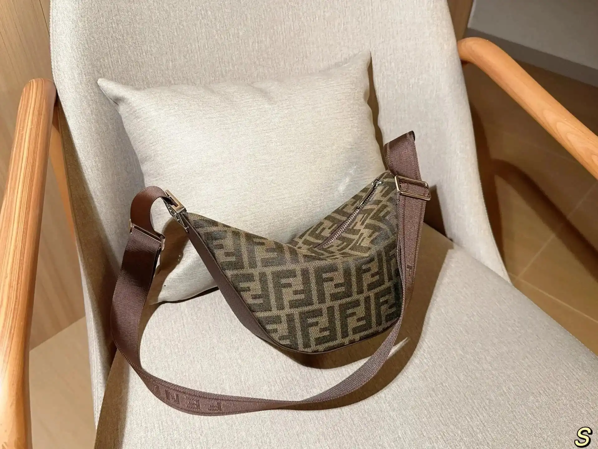 FENDI BAG 2 · Fendi 1:1 rep bag from $93 · DHL from Guangzhou, China