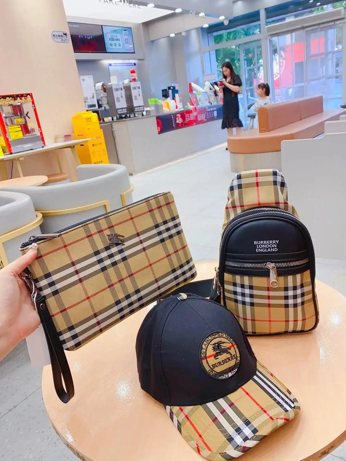 Burberry Vintage Check Bag Set 4