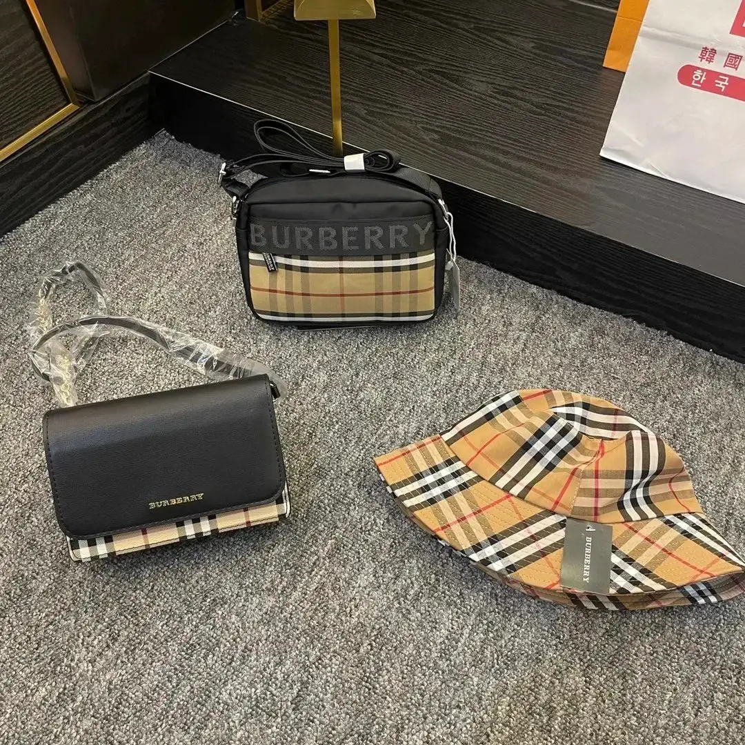Burberry Vintage Check Bag Set 5