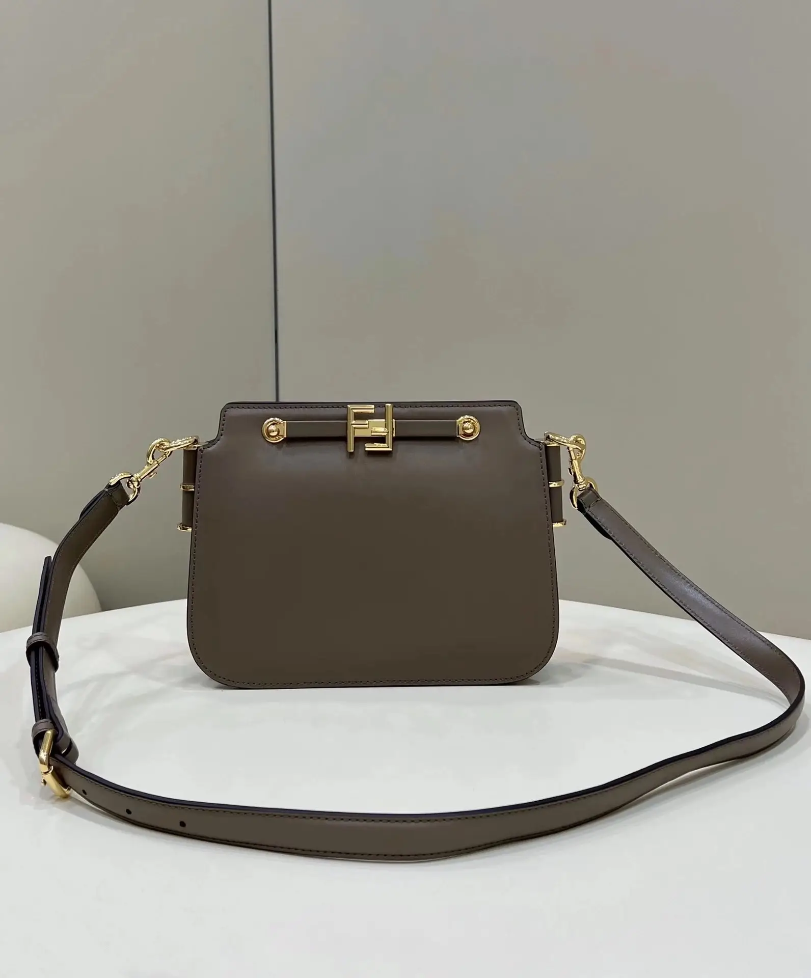 Fendi Crossbody Bags 2 · Fendi 1:1 rep bag from $93 · DHL from Guangzhou, China