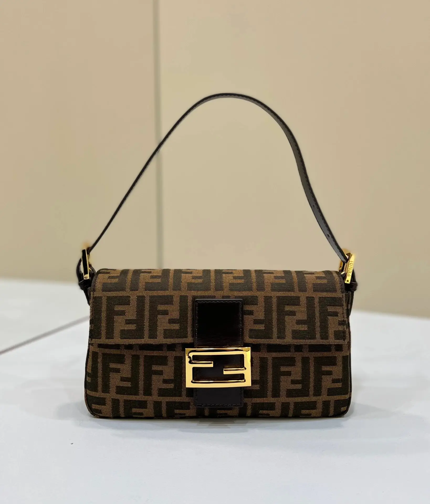 Fendi Crossbody Bags 6 · Fendi 1:1 rep bag from $93 · DHL from Guangzhou, China