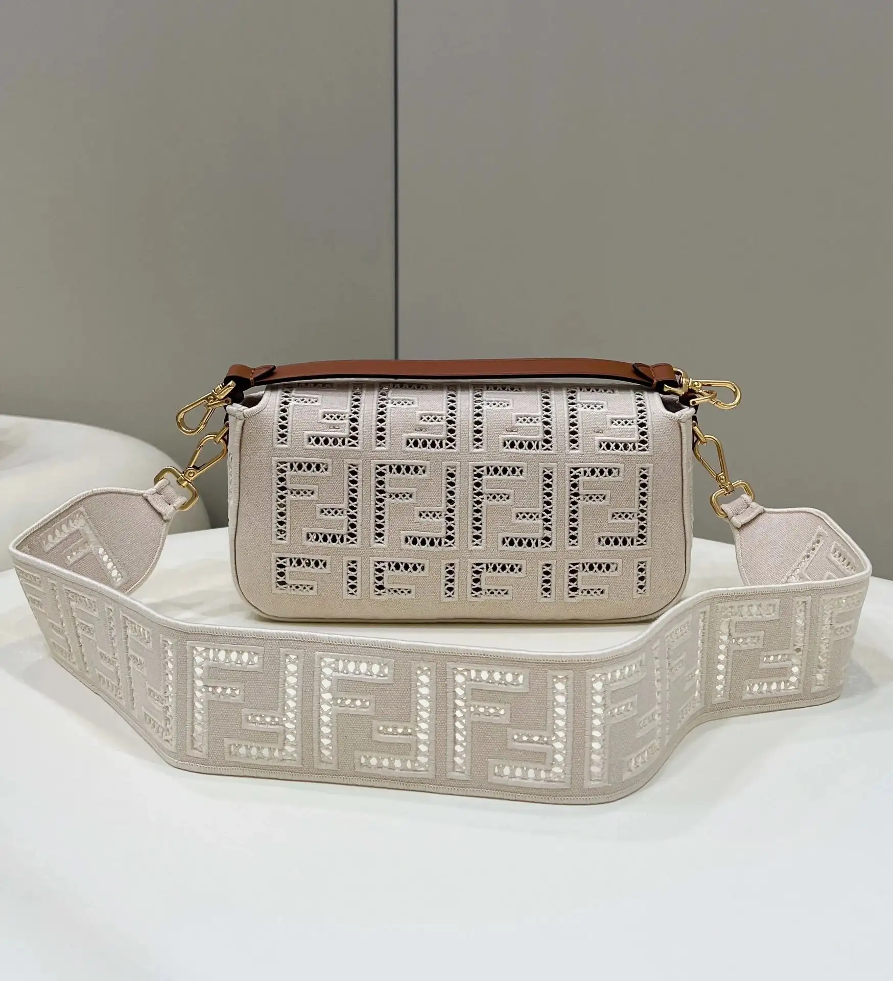 Fendi Crossbody Bags 8 · Fendi 1:1 rep bag from $93 · DHL from Guangzhou, China