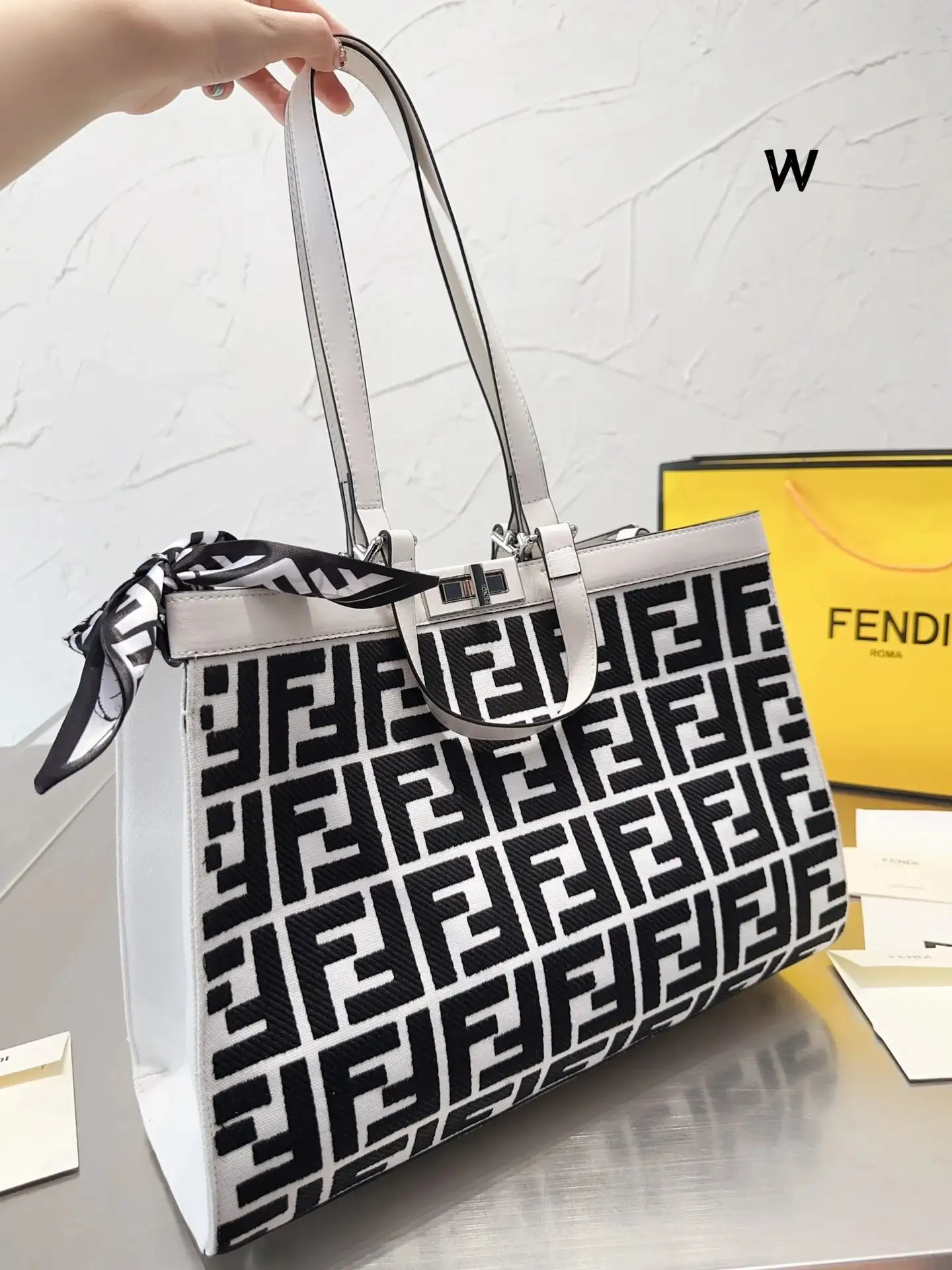 Fendi Chain Bag · Fendi 1:1 rep bag from $93 · DHL from Guangzhou, China