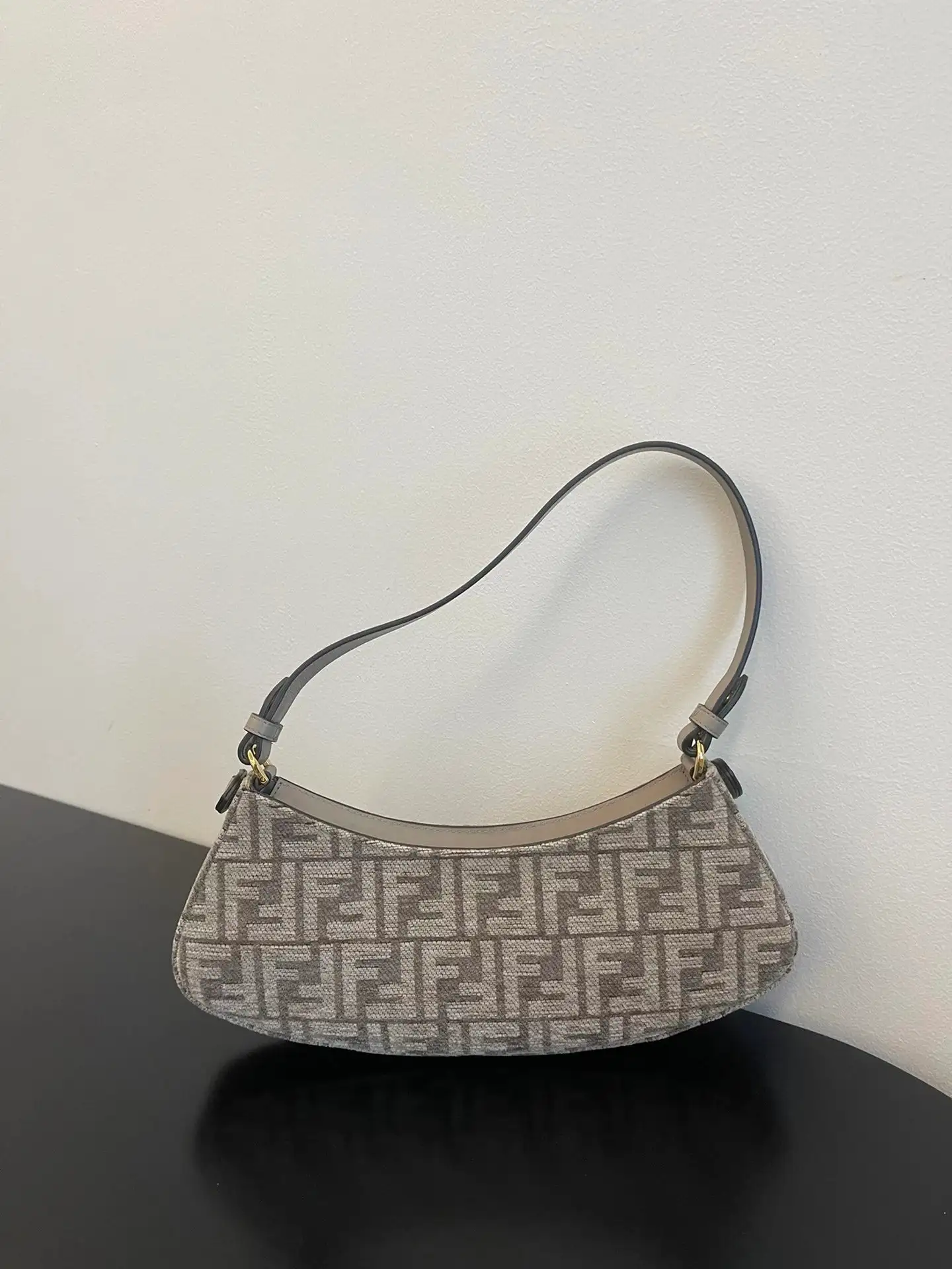 Fendi Chain Bag 6 — Fendi 1:1 rep bag from $93 · DHL from Guangzhou, China