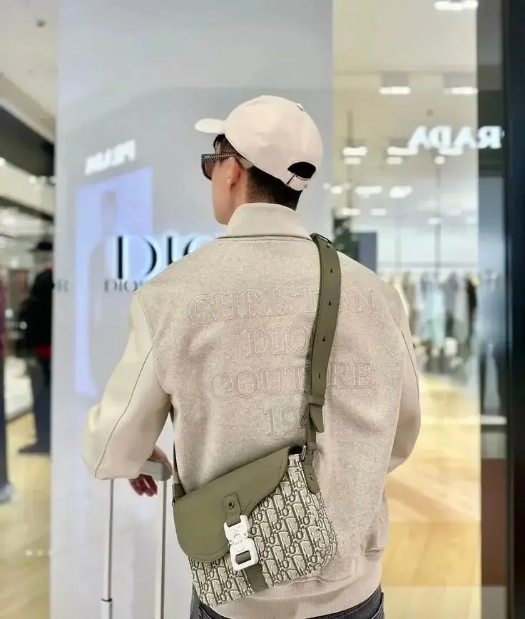 Dior Crossbody Bags 5 · Dior 1:1 rep bag from $48 · DHL from Guangzhou, China