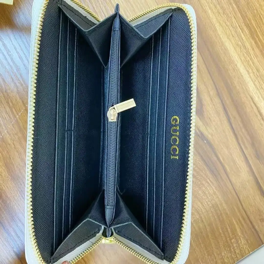 Fendi Tote Bag 5 — Fendi 1:1 rep bag from $93 · DHL from Guangzhou, China
