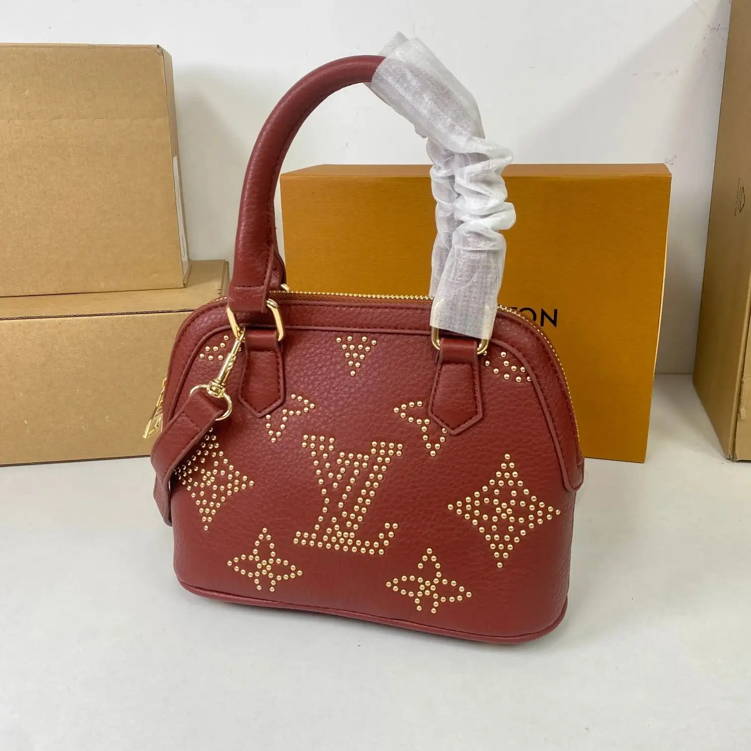 Louis Vuitton Handbags 4 · Louis Vuitton 1:1 rep bag from $59 · DHL from Guangzhou, China