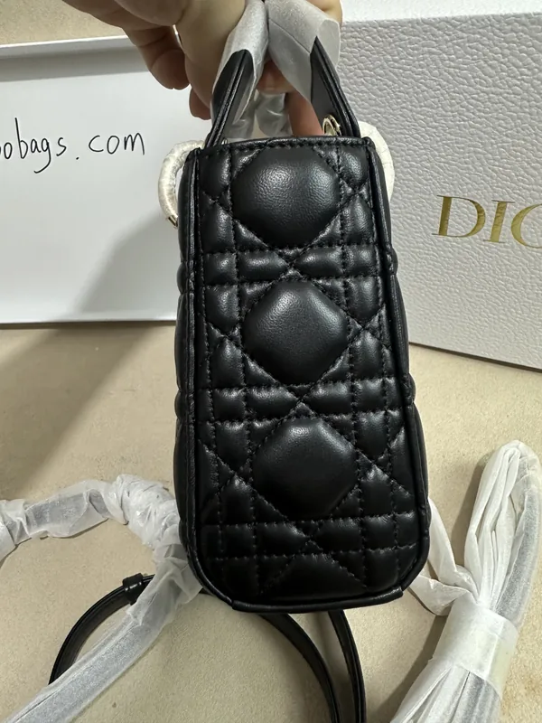 QC photo 1 · Side-panel cannage quilting close-up on a black Dior Lady rep bag — 4mm quilt depth, matte lambskin gloss